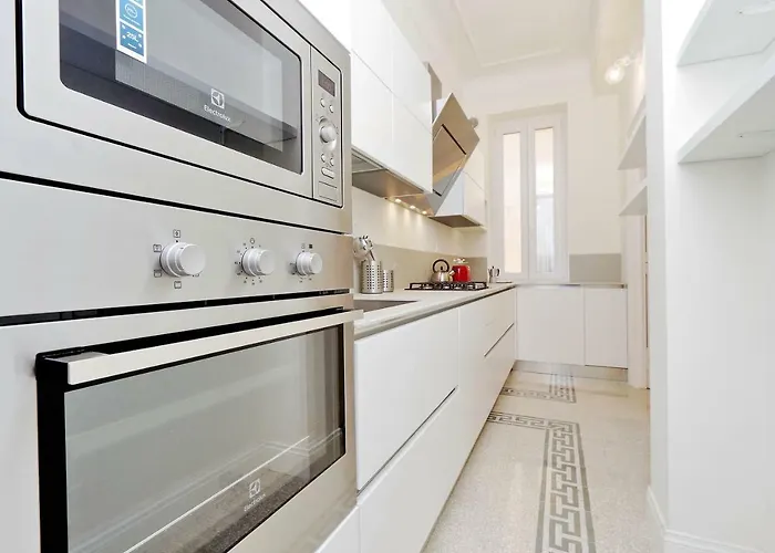 Modern Quirina 300 Mt From Vatican *